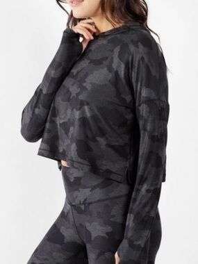 NWT Women’s Yogalicious Lux Black Camo Cropped Hooded Long Sleeve Shirt Size XL